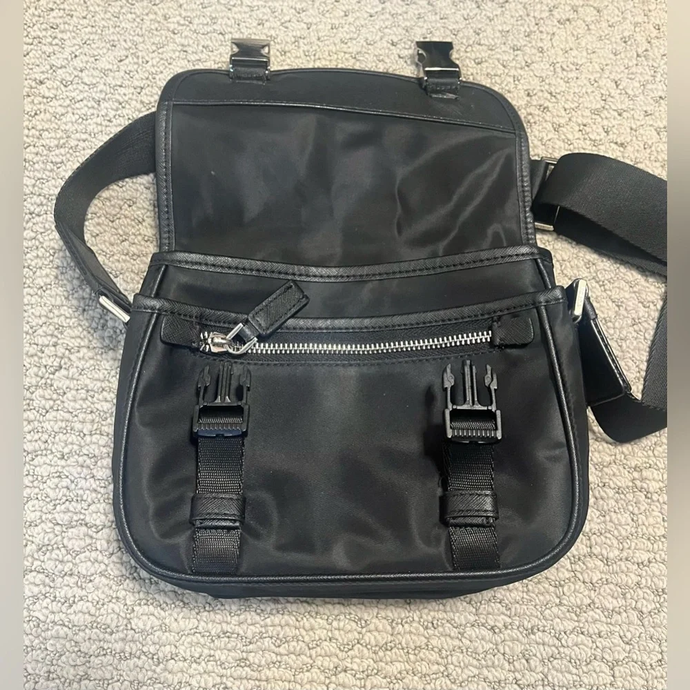 Designer inspired nylon crossbody bag - Picture 4 of 5